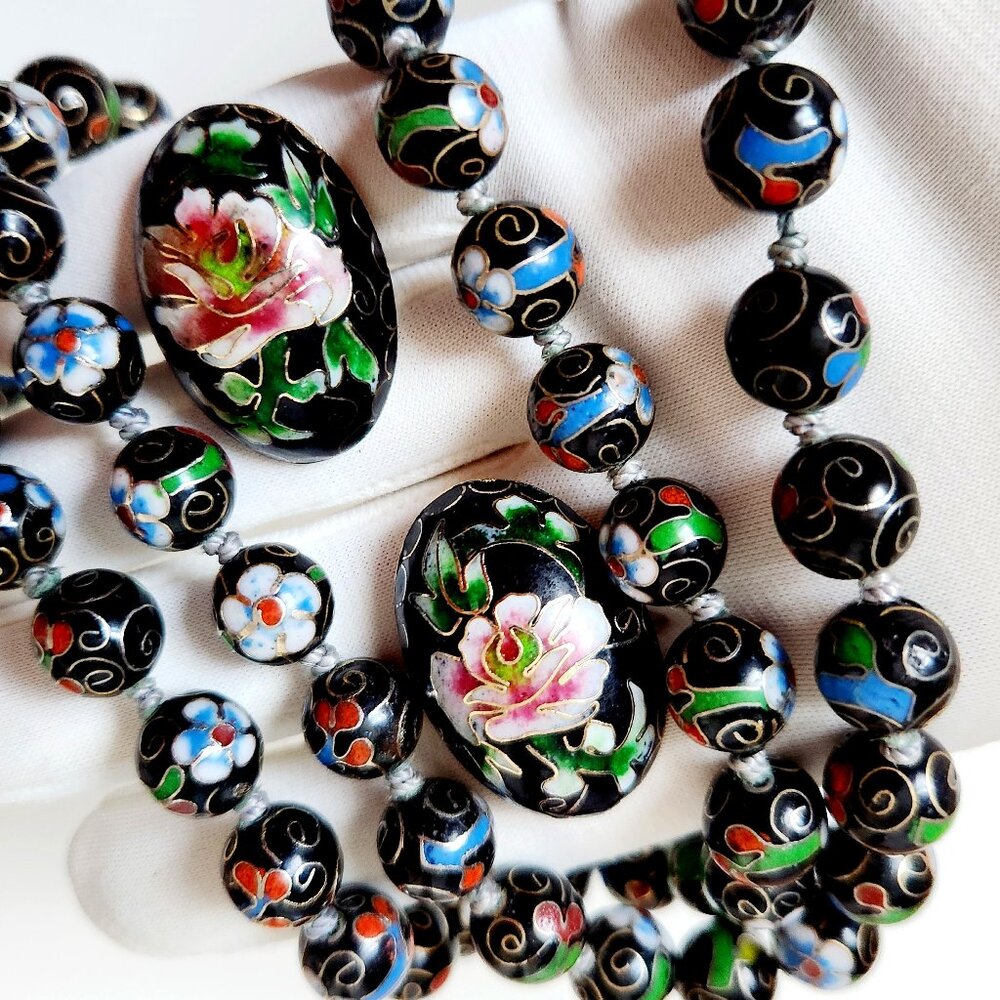 VINTAGE CLOISONNE FLORAL GOLD AND MULTICOLORED BEADS NECKLACE AND MATCHING EAR R